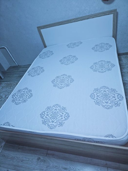 Продам 2х спальный кровать.