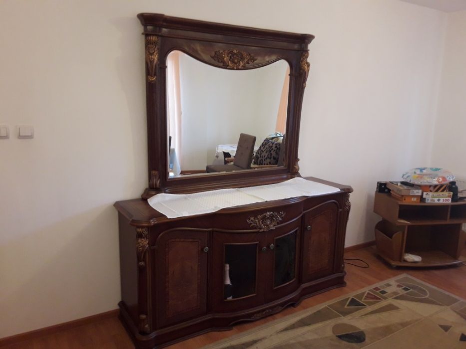 Mobilier de Expomobila, din doua piese