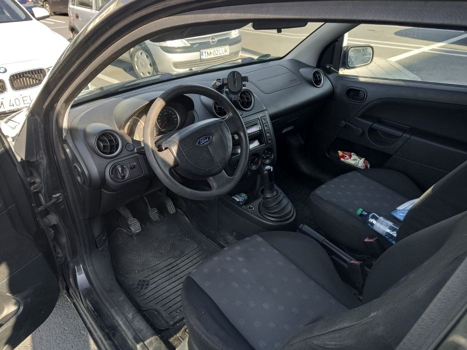 Vând Ford fiesta benzina+ gpl