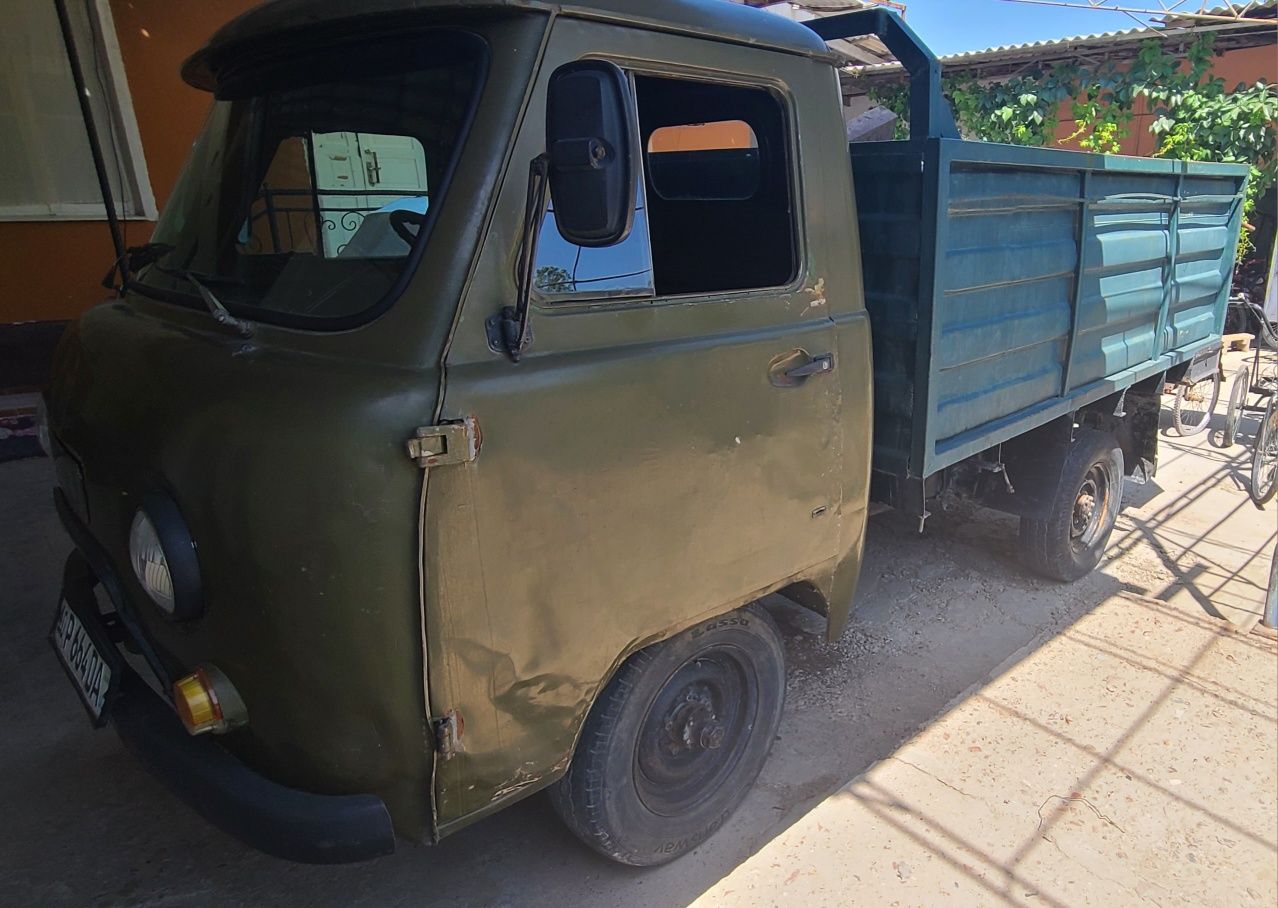 UAZ 452D bo‘rtli
