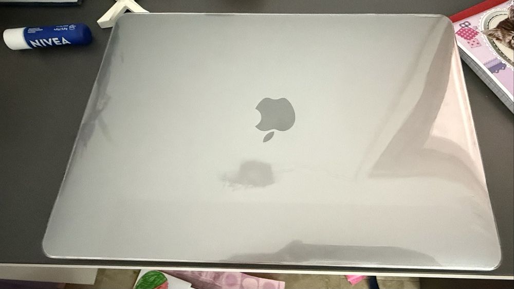 Продавам Macbook air m1