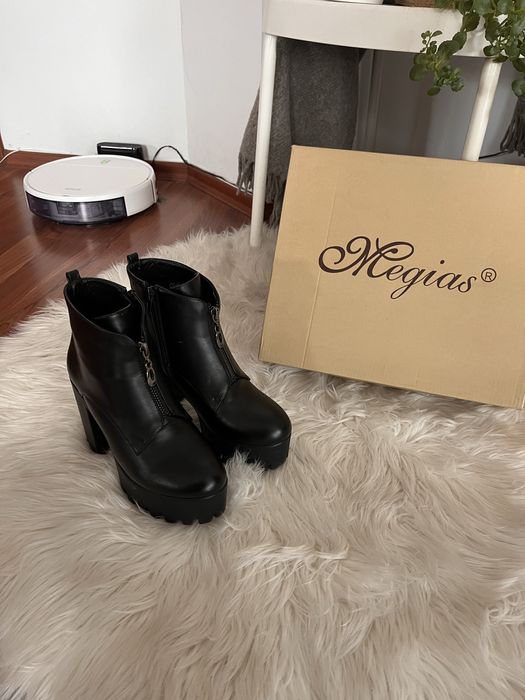 Дамски боти с ток Megias