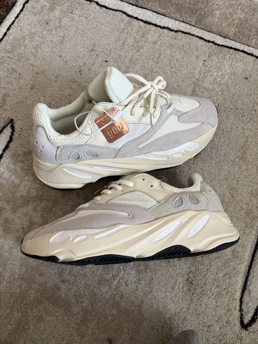 Yeezy 700 calitate premium