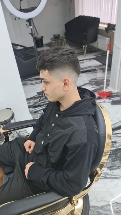 Tunsori barbati la domiciliu sau la salon