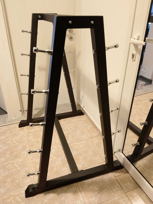 Продавам стойка за лостове тип пирамида