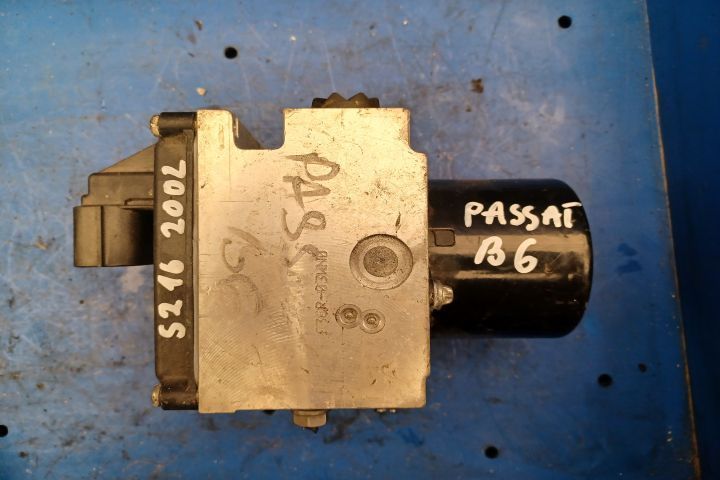 Pompa ABS 3C0614095P 16027201 16027001A Volkswagen VW Passat B6 [2005