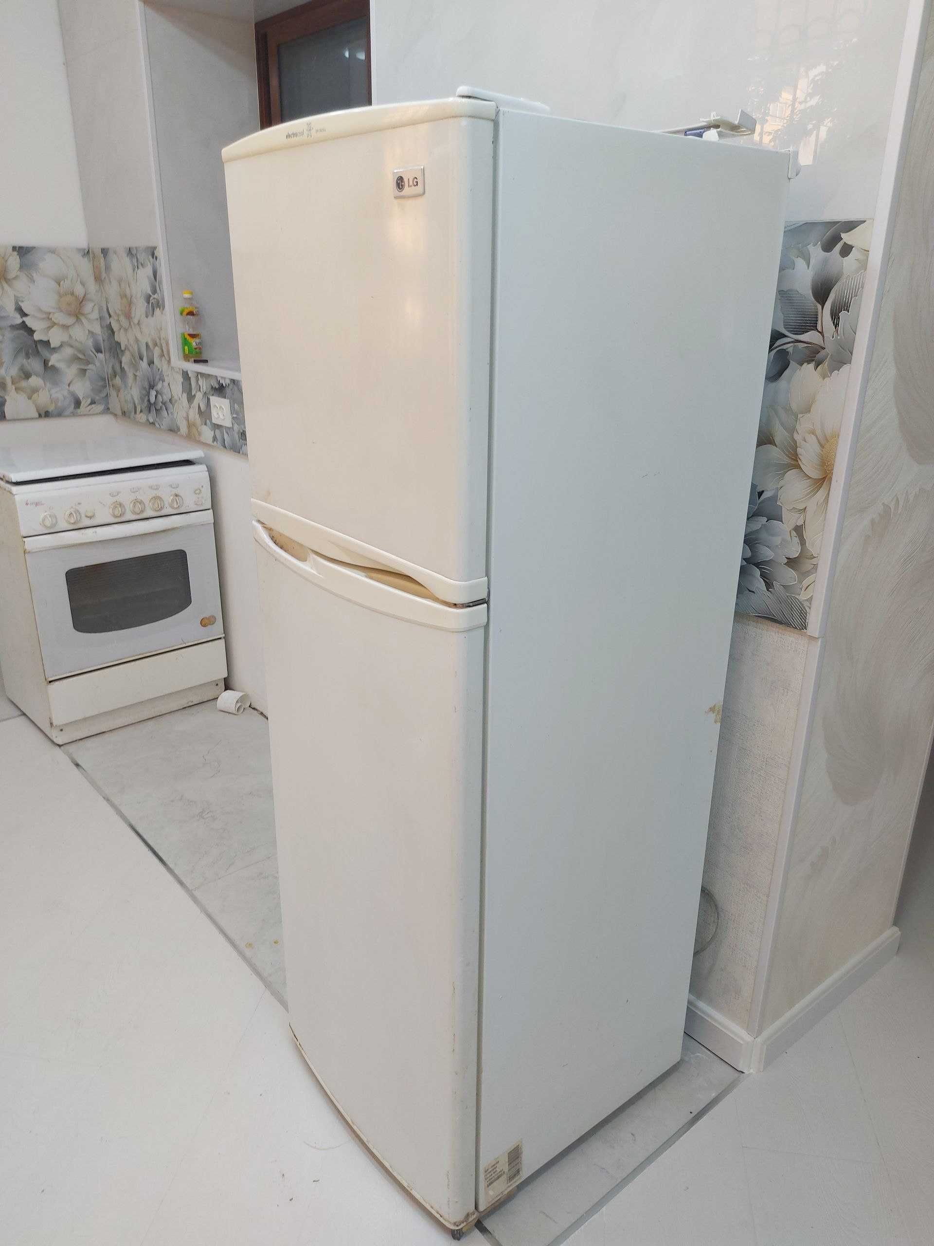 Продам 2х камерный холодильник LG