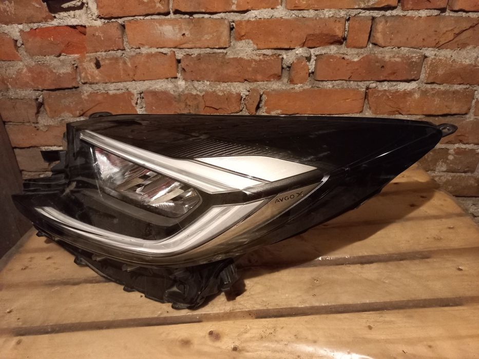 Ляв фар за Toyota Aygo X