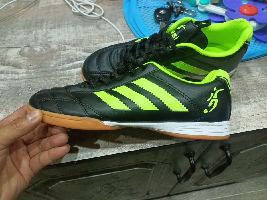 Футзалки новые, отличного качества.