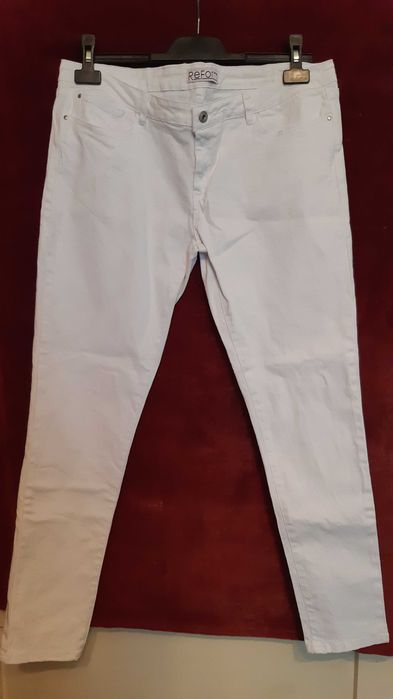 Blugi de culori si marci diferite