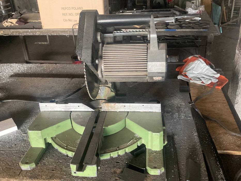 Ръчна Гилотина за рязане Baykal.  Настолен циркуляр немски.