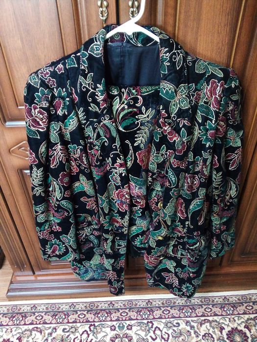 Гулли бахмалдан халат ва лозим комплект.