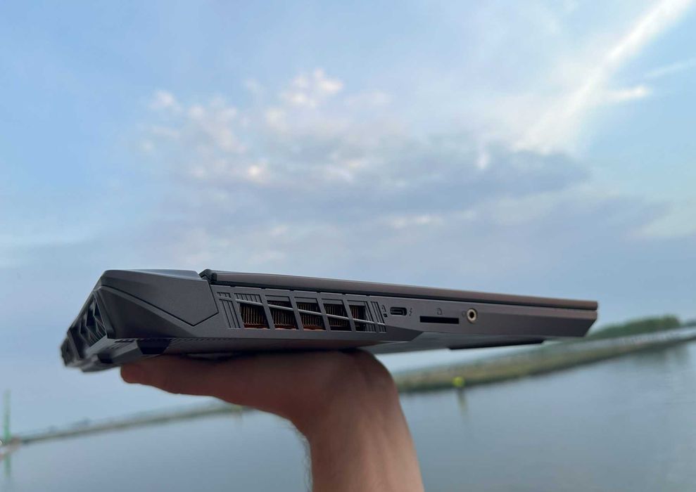 MSI Vector GP68HX 13VG i9 RTX™ 4070 8GB RAM 32GB 1TB SSD QHD 240Hz