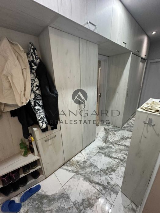 оф.20515 Четиристаен обзаведен с готови наематели/Смирненски