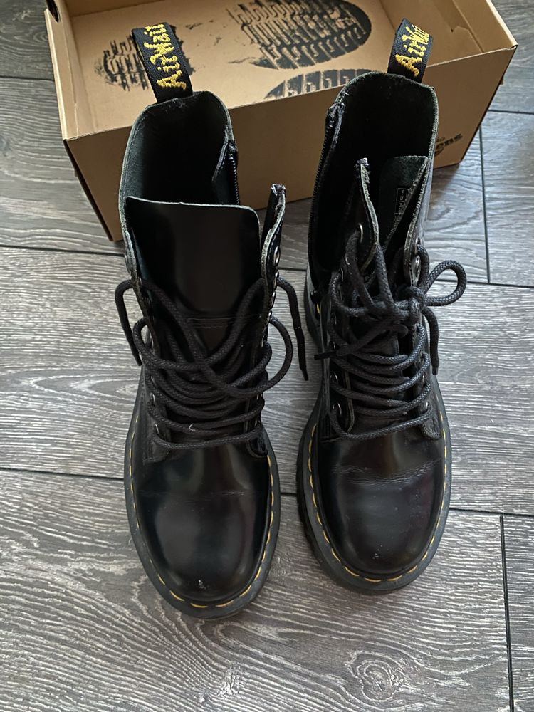Bocanci Dr. Martens