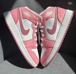 Jordan 1 Mid Coral Chalk