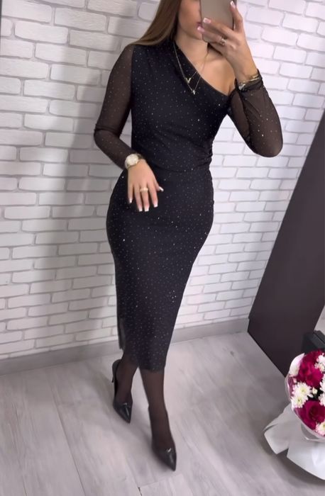 Платье, новое! Очень красиво блестит.