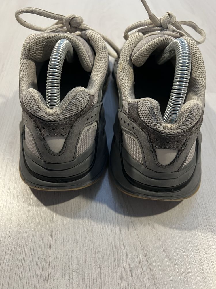 Adidas Yeezy 700 V2 38.5 36,5 air jordan nike dunk react low armani
