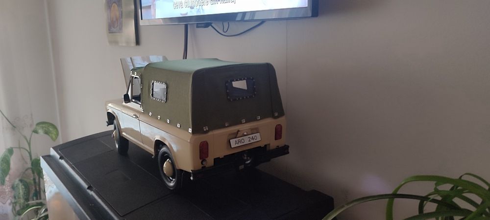 Vand Aro 240 macheta 1:8 complet