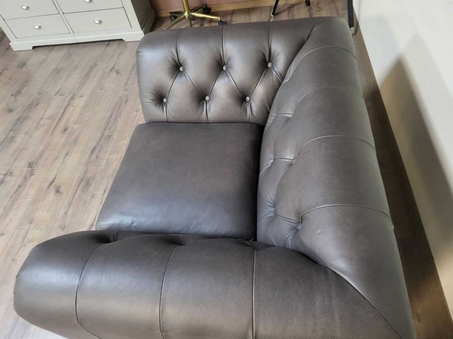 Кафяв кожен фотьойл тип Честърфийлд