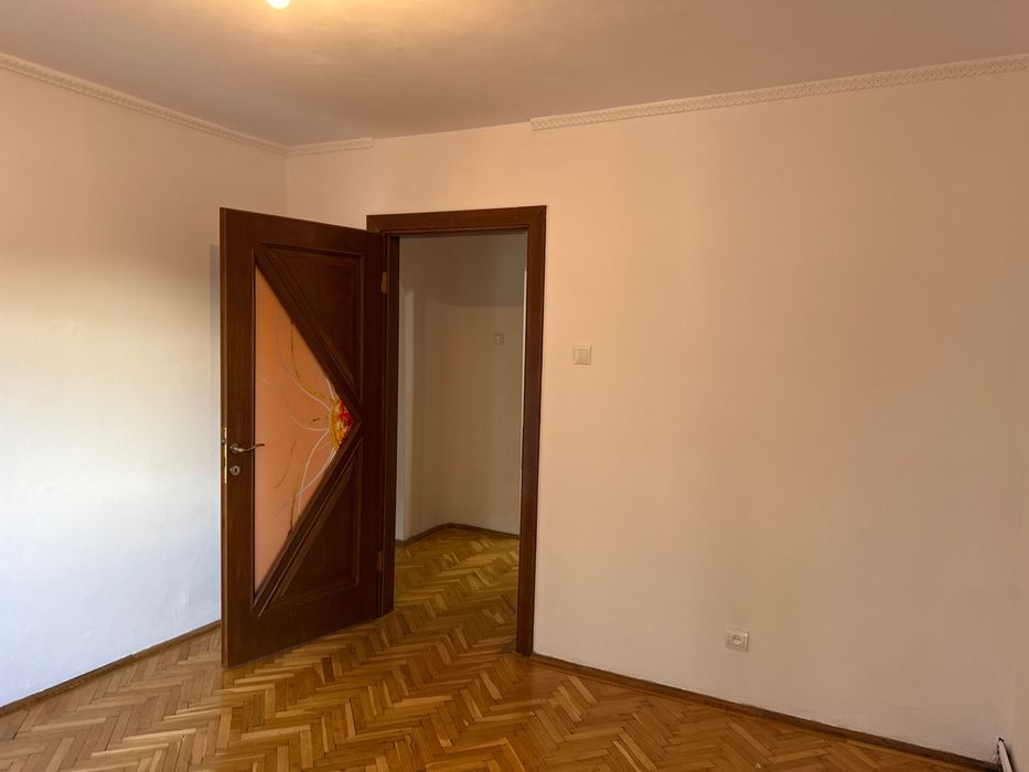 Apartament de vânzare cu 3 camere în 1 Mai, Craiova