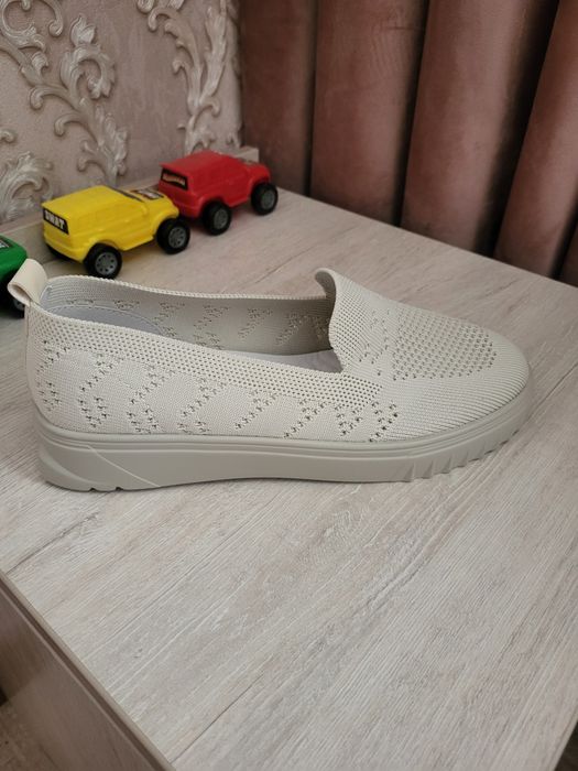 Фирменные лёгкие и удобные новые  макасины 36размер