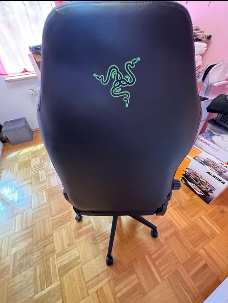 Геймърски стол razer