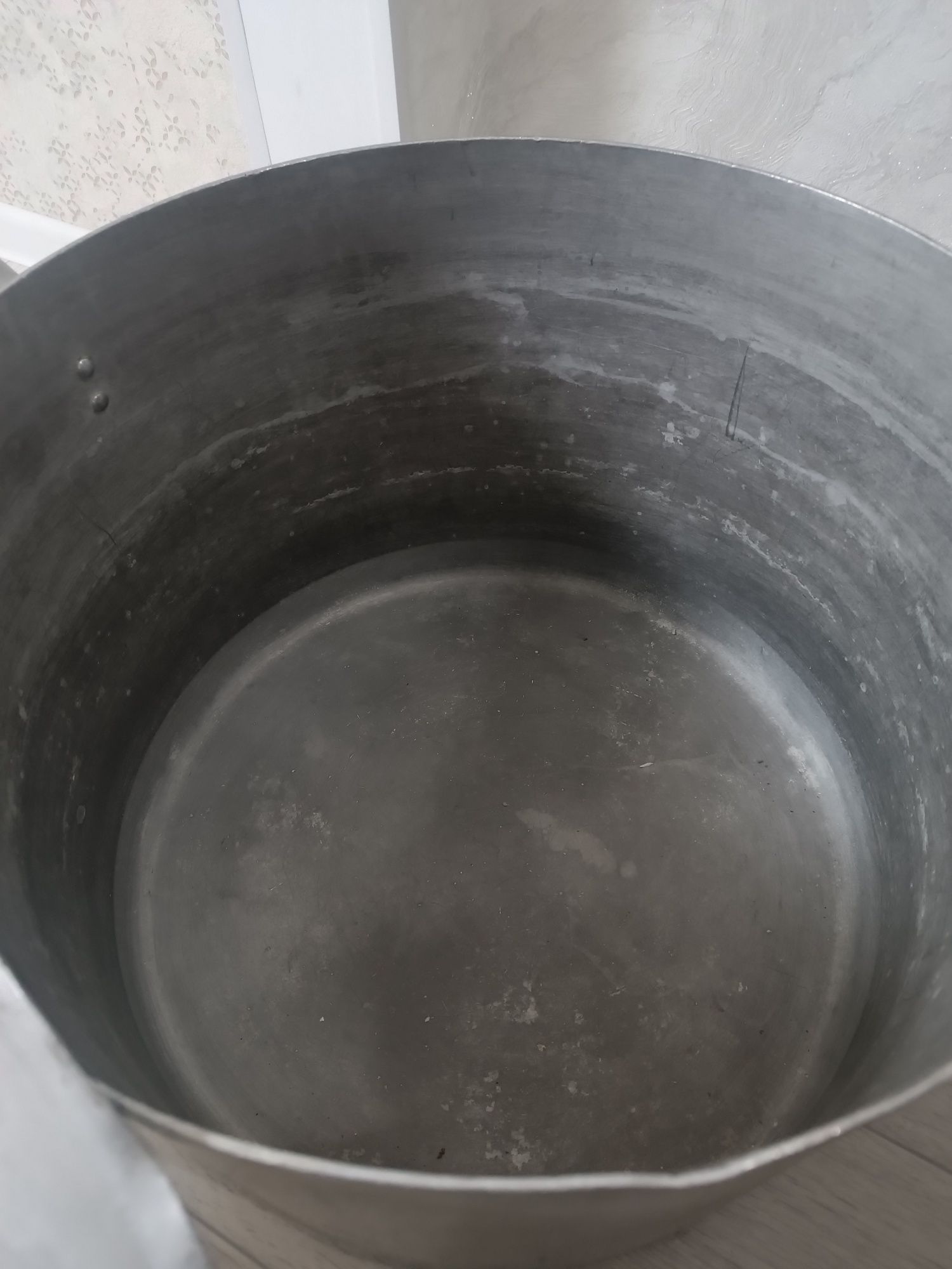 Продам кастрюлю 40л