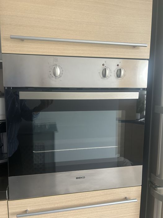 Cuptor electric Beko