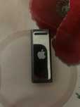 iPod Shuffle-ul generatia 2 prin intermediul al unui cablu de 3.55 mm