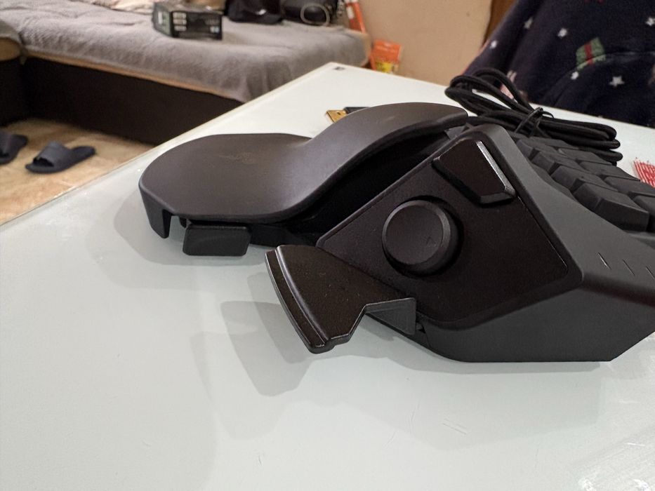 Razer Tartarus V2 – геймърска едноръчна клавиатура