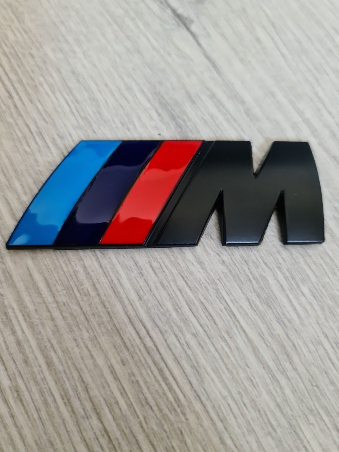 Emblema-Sigla-Logo-M-Power-Performance-Spate-Neagra-Bmw-Seria-1-3-5-7