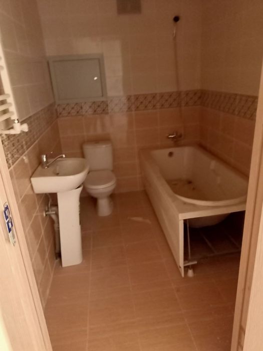 Qarshi sitydan 2 xona 63 kvadrat uy sotiladi.9-etaj