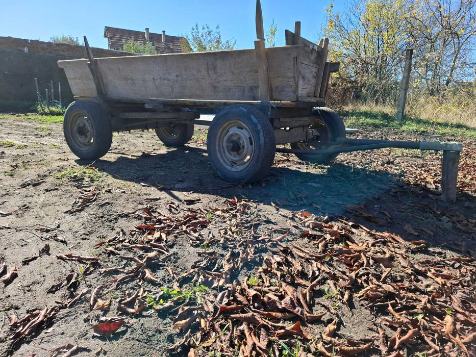 Дървена каруца за теглич