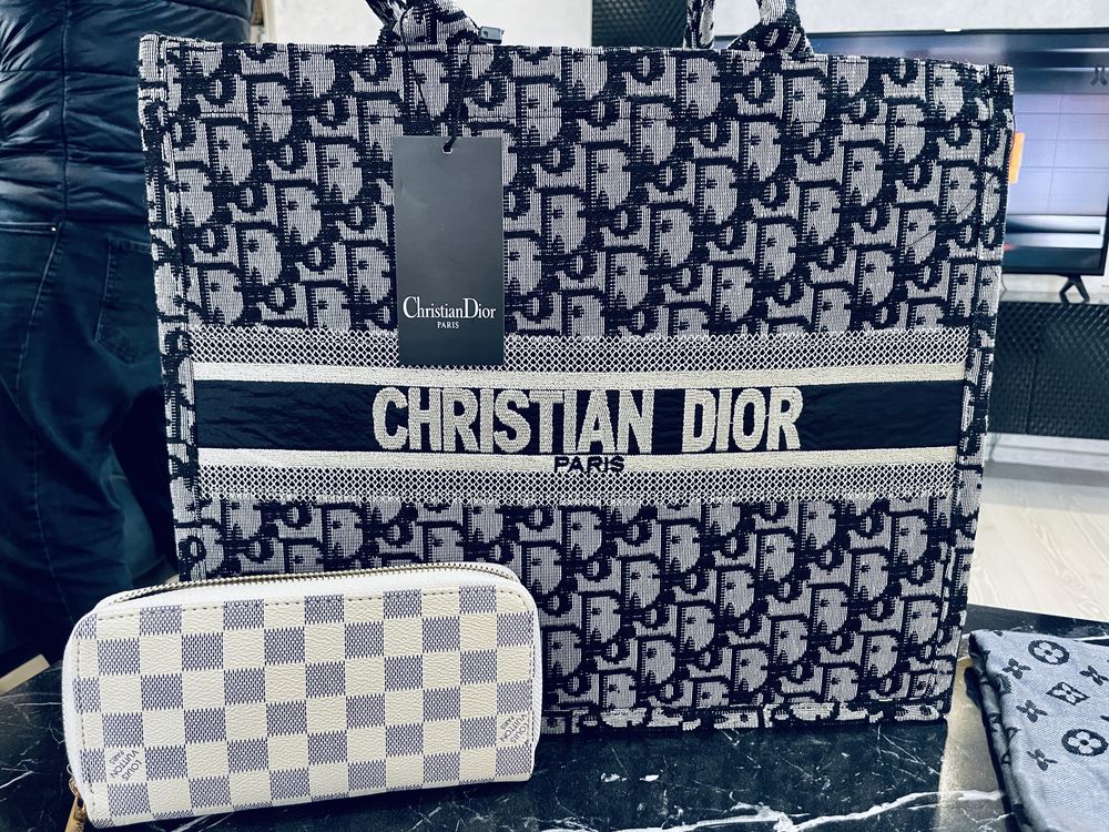 Различни артикули на марки CRISTIAN DIOR и LOUİS VUİTTON