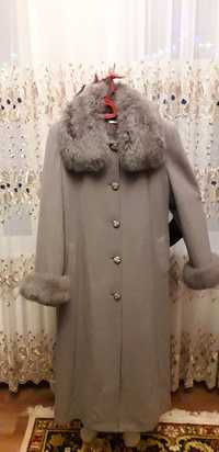 Продаётся  женское  пальто
