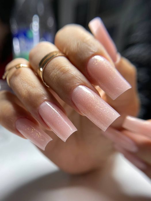 Маникюр  Нарвщивание ногтей