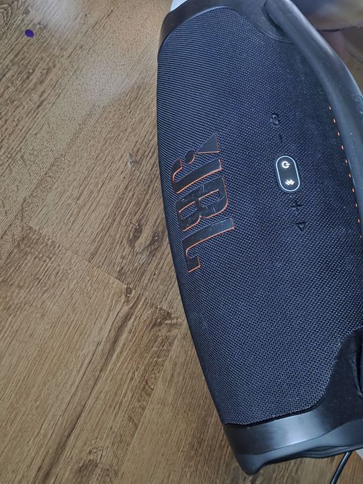 Продавам JBL boombox 3