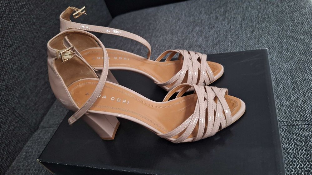 Sandale piele marimea 37 brand Anna Cori