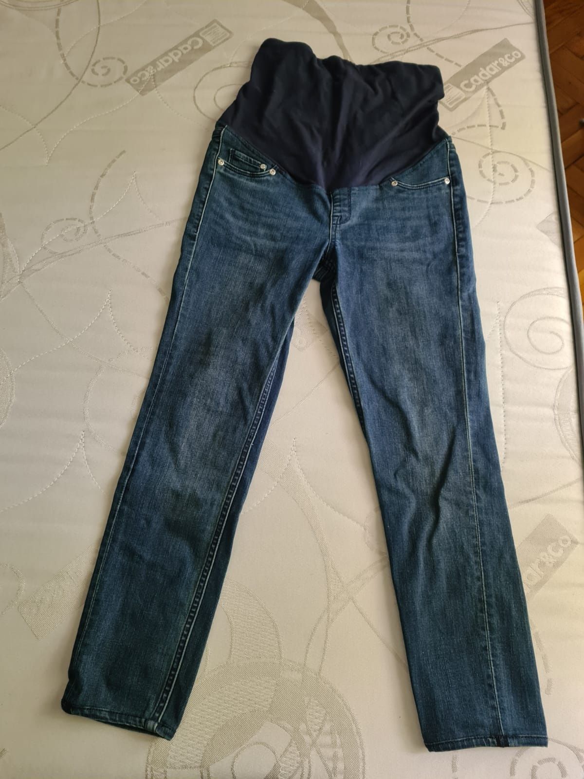 Jeans skinny pentru gravide