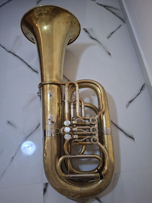 Tubă Si bemol de vânzare