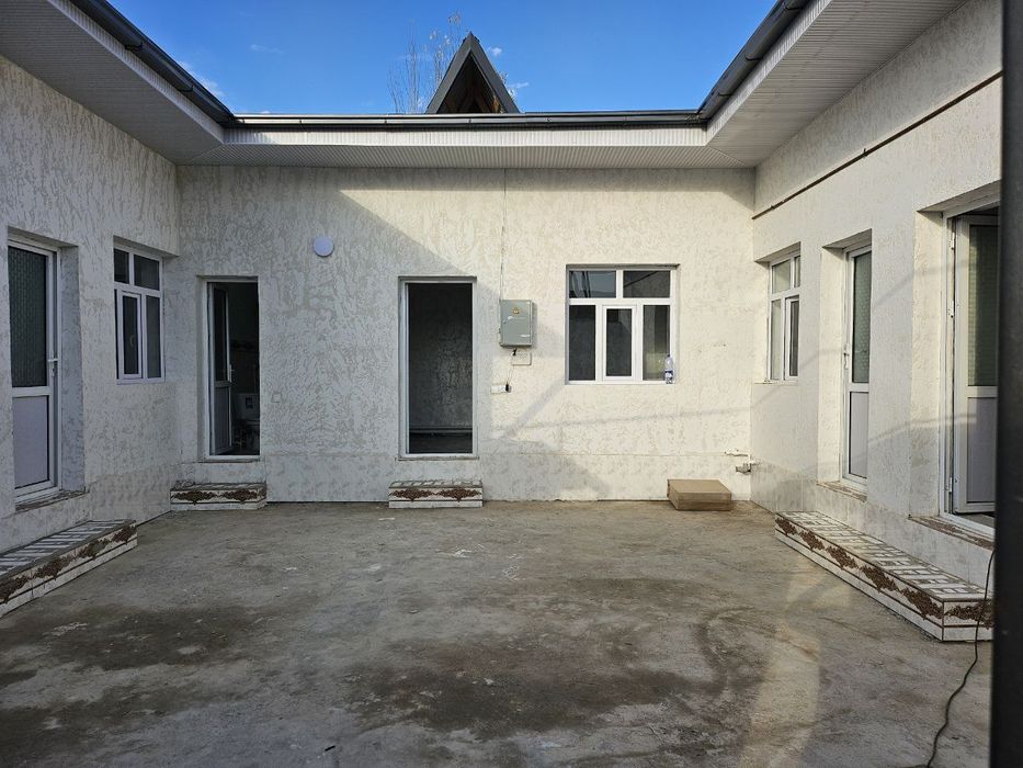 Ховли сотилади. .