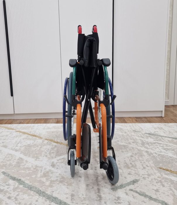 Продам новую инвалидную коляску