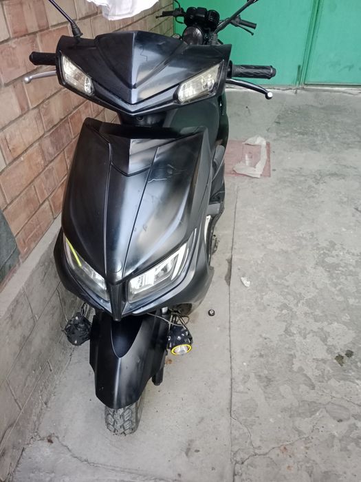 Skutr sotiladi mustang