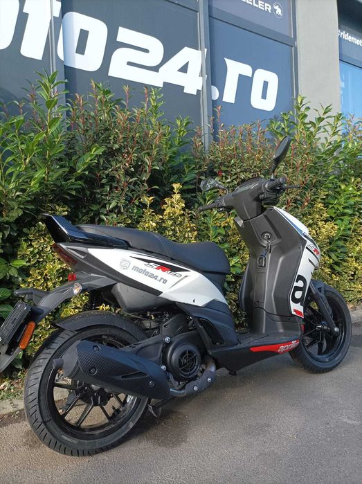 SCUTER Aprilia SR 125