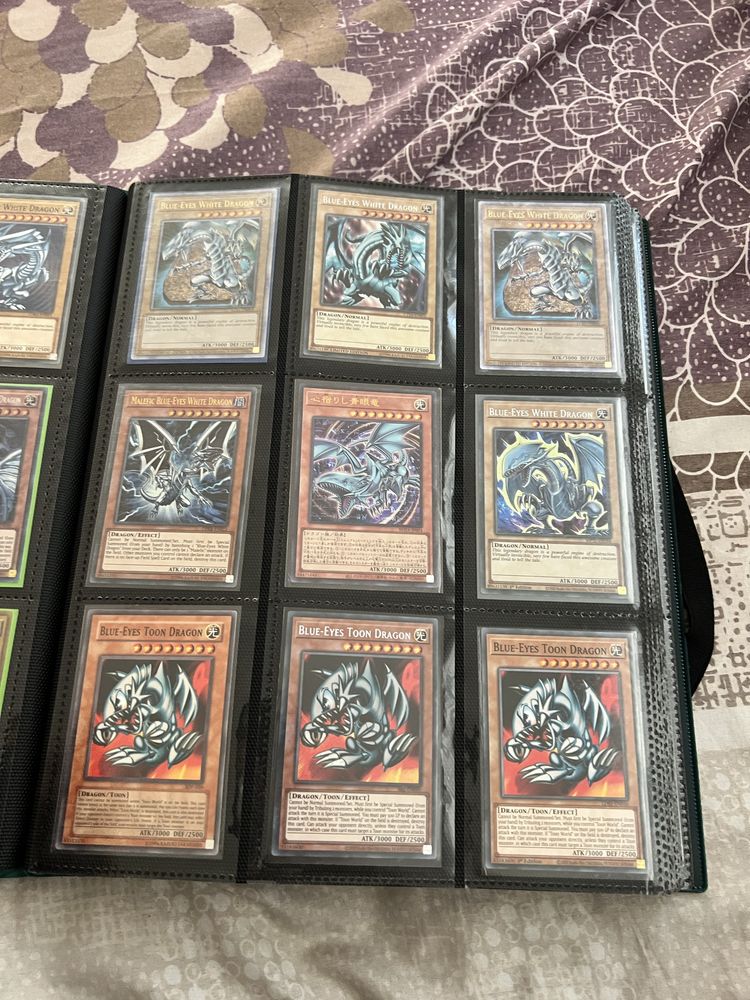 Продавам две папки Ю ги о - Yu-Gi-Oh карти