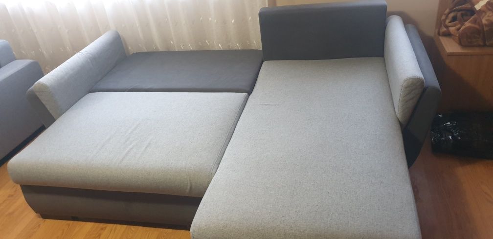 Canapea extensibila cu functie de dormit