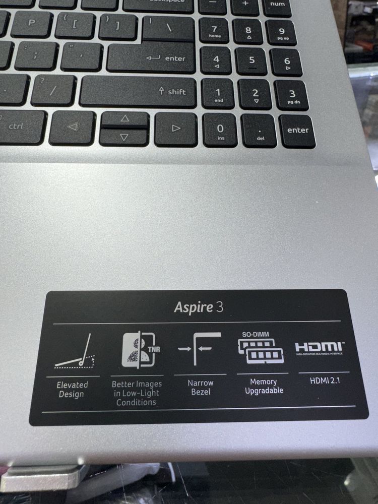 ACER ASPIRE 3 . Intel i3-12 Gen . 8 GB / 512 GB SSD / 15.6 FHD