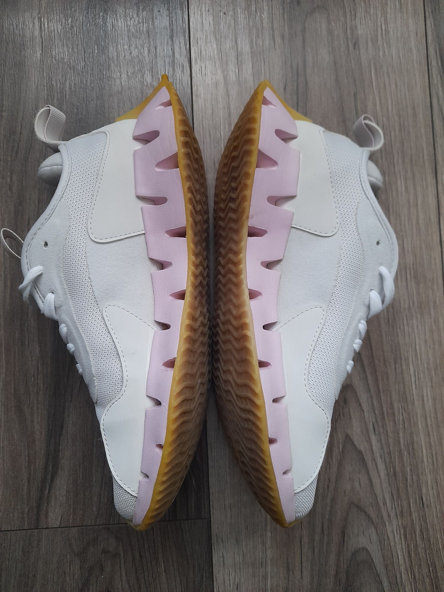 Nike  react infinity run fk 3 ,Reebok Zig Dynamica