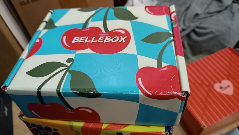 Цветни опаковъчни кутии